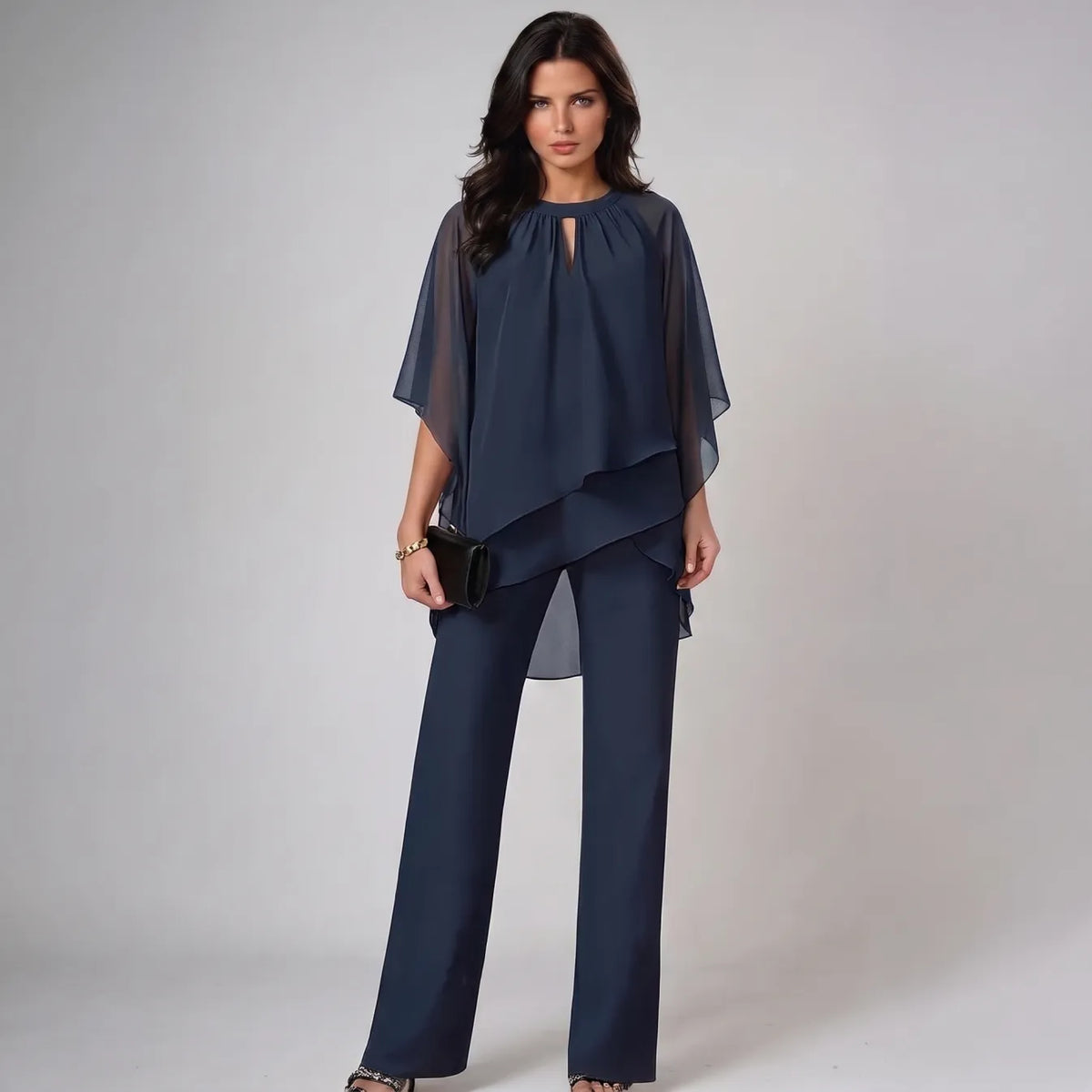 Inmaculada | Conjunto de Top Asimétrico con Capas y Pantalón Recto