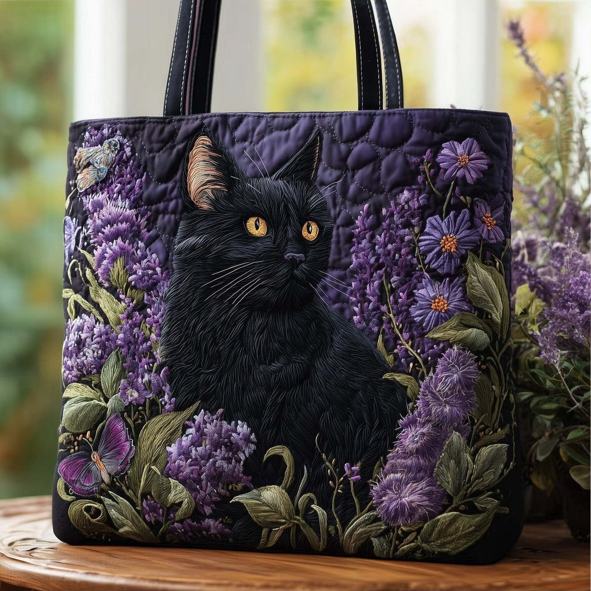 Bolso tote acolchado con gato negro y lilas
